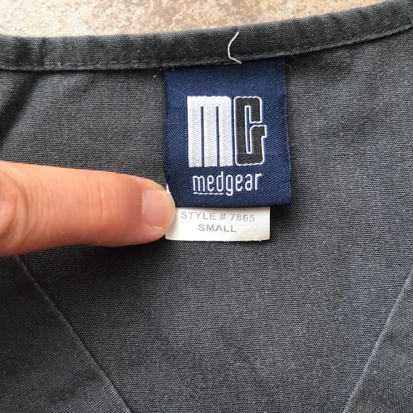 Charcoal grey scrub top - Picture 2 of 4